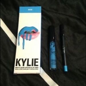 New Authentic Kylie lip kit in Skylie